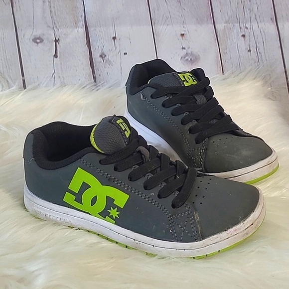 DC Shoe Company Skateboarding Gray  Leather Gaveler Sneakers Shoes Youth Size 12 - Picture 16 of 17